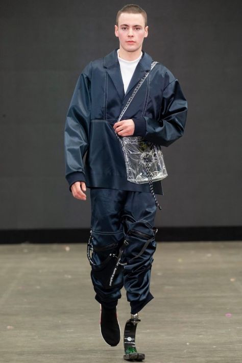 Student creates adaptive fashion range for people with physical disabilities Adaptive Fashion, Trent University, Nottingham Trent University, Sports Wear Fashion, Physical Disabilities, Adaptive Clothing, Graduation Style, People With Disabilities, Fashion Institute