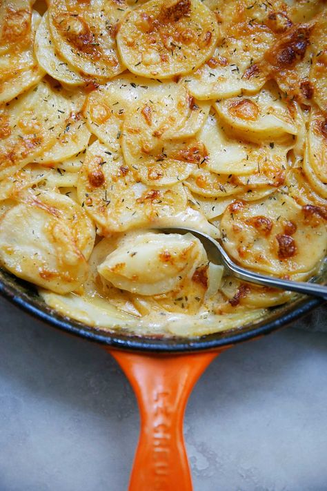 These healthier Cheesy Scalloped Potatoes are a classic side dish! This lightened-up version has just the right amount of cheese and baked to perfection! Recipe For Scalloped Potatoes, Healthy Scalloped Potatoes, Easter Dinner Sides, Healthy Dinner Sides, Cheesy Scalloped Potatoes, Scalloped Potatoes Recipe, Lexi's Clean Kitchen, Sides Recipes, Scalloped Potatoes Cheesy