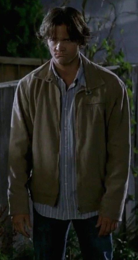 Sam Winchester Outfit, Sam Winchester Funny, Sammy Supernatural, Spn Memes, Supernatural Wallpaper, Supernatural Pictures, Supernatural Dean Winchester, Sam And Dean Winchester, Winchester Supernatural