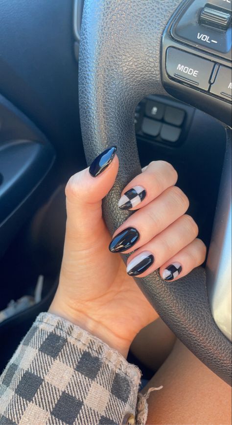 Jelly Roll Concert Nail Ideas, Punk Nails Designs, Subtle Halloween Nail Art, Fall Simple Nail Designs, Short Nails Grunge, Fall Out Boy Nails, Nails Different Colors Each Finger, Black Detail Nails, How To Do Checkered Nails