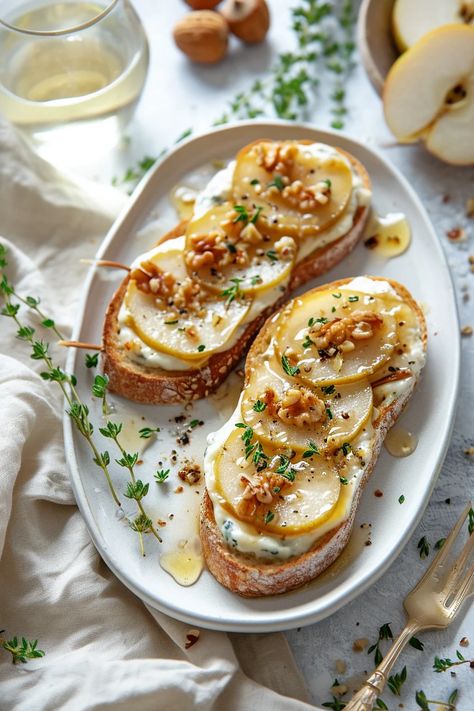 Pear and Gorgonzola Cheese on Toasted Walnut Bread - Cooking Mediterranean Pear Toast Ideas, Classic Wedding Food, Mediterranean Food Ideas, Gourmet Toast Ideas, Gourmet Breakfast Ideas, Healthy Veggie Breakfast, Toasts Ideas, Mediterranean Brunch, Pear And Gorgonzola