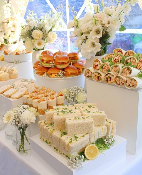 Year Of Growth, Decoration Buffet, Catering Food Displays, Party Food Buffet, Catering Ideas Food, Buffet Set, Wedding Buffet, Party Food Platters, Food Displays