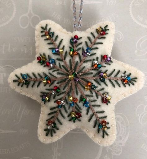 Sewn Animals, Felt Star, Felt Crafts Christmas, Star Tree, Felt Christmas Decorations, Felt Embroidery, Star Christmas, Felt Christmas Ornaments, Christmas Ornament Crafts