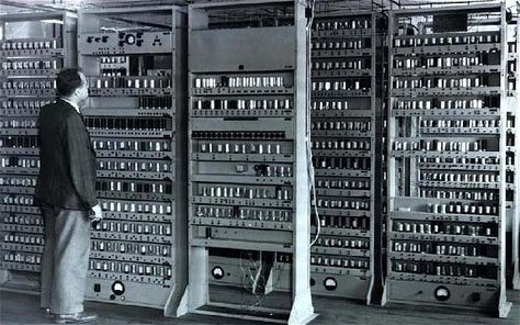 Early computers developed in the 1940's were the size of a large room Personal Area Network, Computer Generation, Bletchley Park, Writing Software, Computer Tower, Computer History, Great Inventions, Old Computers, Hindi Language