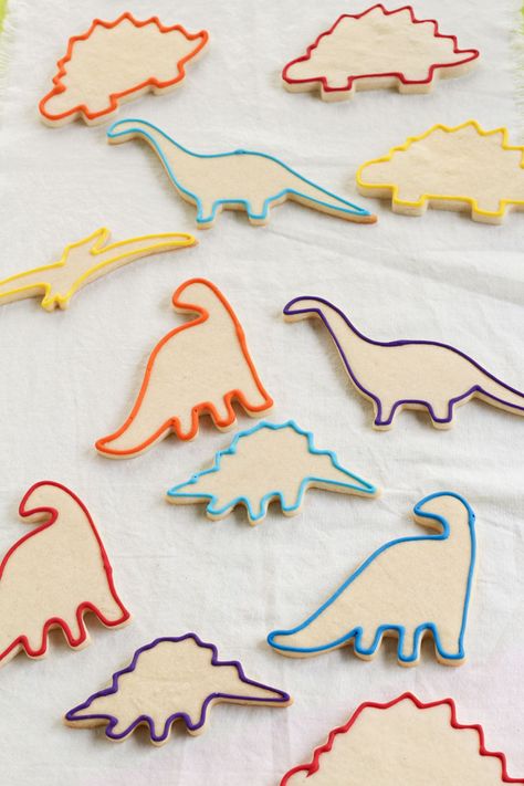 How to Make Fun Dinosaur Cookies -Sugar Cookies Decorated with Royal Icing | The Bearfoot Baker Dinosaur Cookie, Cookies Decorated With Royal Icing, Dinosaur Birthday Party Decorations, Cookies Birthday, Dinosaur Cookies, Dinosaur Themed Birthday Party, Dino Birthday Party, Kid Parties, Royal Icing Decorations