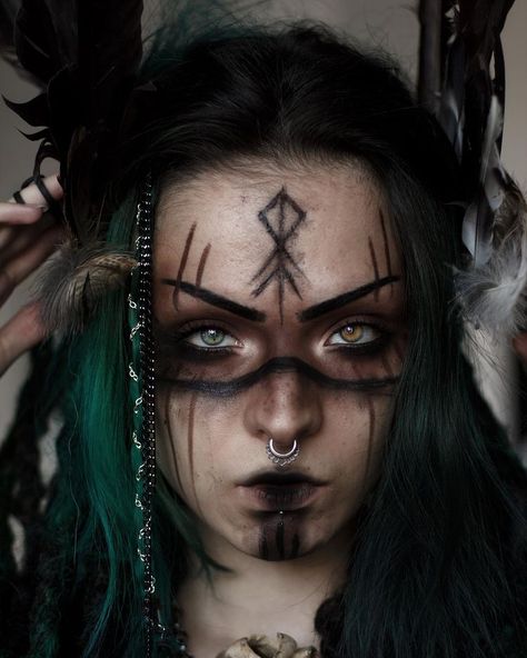 Priestess 🌙 I just love covering my face with makeup and symbols, runes or whatever, I feel powerful ⚔️ What makes you feel great ? I’d say… Heilung Makeup, Elven Warrior Makeup, How To Do Viking Makeup, Norse Witch Makeup, Norse Make Up, Viking Costume Female Diy Plus Size, Viking Inspired Makeup, Norse Witch Costume, Swamp Witch Makeup