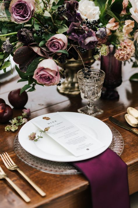 Moody Violet Wedding, Eggplant Wedding Colors Fall, Plum White And Gold Wedding, Dark Purple And Blush Wedding, Purple Tablescapes Ideas, Green And Purple Tablescape, Plum And Green Wedding Colors, Deep Purple Wedding Flowers, Deep Purple Wedding Decor