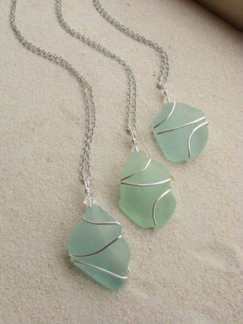 DIY Necklace Ideas - Wire Wrapped Sea Glass Necklace - Easy Handmade Necklaces with Step by Step Tutorials - Pendant, Beads, Statement, Choker, Layered Boho, Chain and Simple Looks - Creative Jewlery Making Ideas for Women and Teens, Girls - Crafts and Cool Fashion Ideas for Women, Teens and Teenagers http://diyjoy.com/diy-necklaces Sea Glass Wedding, Jewerly Bracelets, Diy Products, Beachglass Jewelry, Bracelets Diy, Sea Glass Necklace, Jewerly Diy, Diy Schmuck, Wire Work