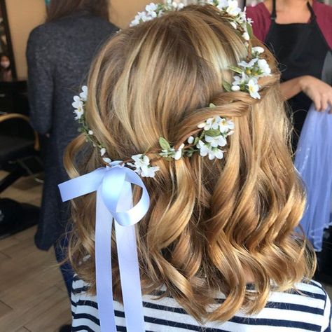 First Communion Hairstyles Short Hair, Flower Headband Hairstyles, Godmother Duties, Communion Hair, First Communion Hairstyles, Communion Headpiece, Communion Hairstyles, Wedding Hairstyles And Makeup, White Flower Crown