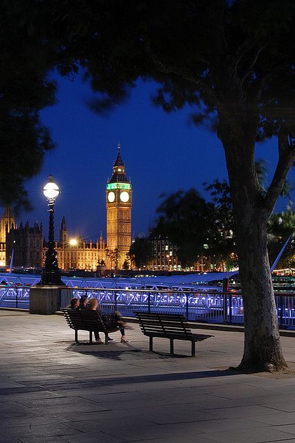 Bench With View London Nights #travel, #leisure, #trips, #vacations, https://facebook.com/apps/application.php?id=106186096099420 London Ideas, London At Night, Big Ben Clock, Living In London, London Night, Trip Planner, City Of London, Canary Wharf, Voyage Europe