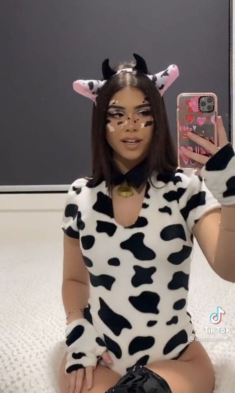 Cow Print Costume Ideas, Cute Cow Costume Women's, Cow Costumes Women's, Cow Halloween Costume Women Makeup, Cow Custom Halloween, Cow Outfits Halloween, Halloween Cow Makeup Looks, Cow Rave Outfit, Cute Cow Makeup Halloween