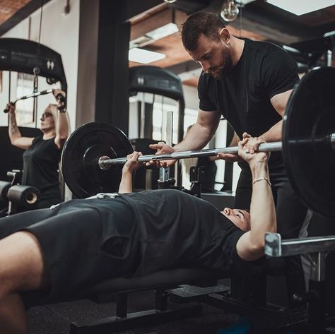 Fitness instructor assisting in bench press training Push Pull Legs Workout, Fitness Studio Training, Push Pull Legs, Athlete Nutrition, Workout Splits, Deep Squat, Leg Training, Post Workout Recovery, Celebrity Workout