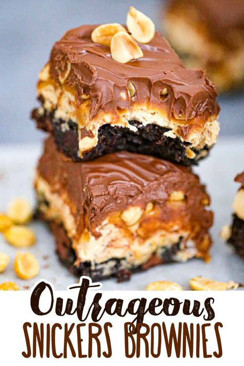 Outrageous SNICKERS Brownies Snickers Brownies, Snicker Brownies, Brownie Desserts Recipes, Brownies Recipe Homemade, Peanut Butter And Chocolate, Dessert Bar Recipe, Brownie Desserts, Chocolate Candy Bar, Oreo Dessert