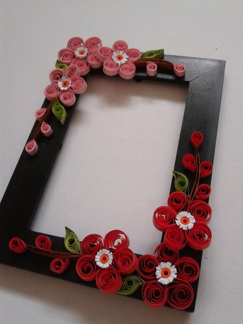 Teknik Quilling, Quilling Photo Frames, Photo Frame Crafts, Paper Quilling For Beginners, Paper Quilling Flowers, Paper Quilling Cards, Paper Quilling Jewelry, Quilling Work, Desain Quilling