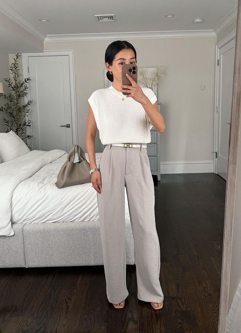 summer whites work outfit ideas // the best work pants and bottoms for women Summer Business Outfits, Summer Work Outfit, Look Working Girl, Internship Outfit, Young Professional Outfits, Summer Business Casual Outfits, Buisness Casual, Summer Office Outfits, Work Outfit Ideas