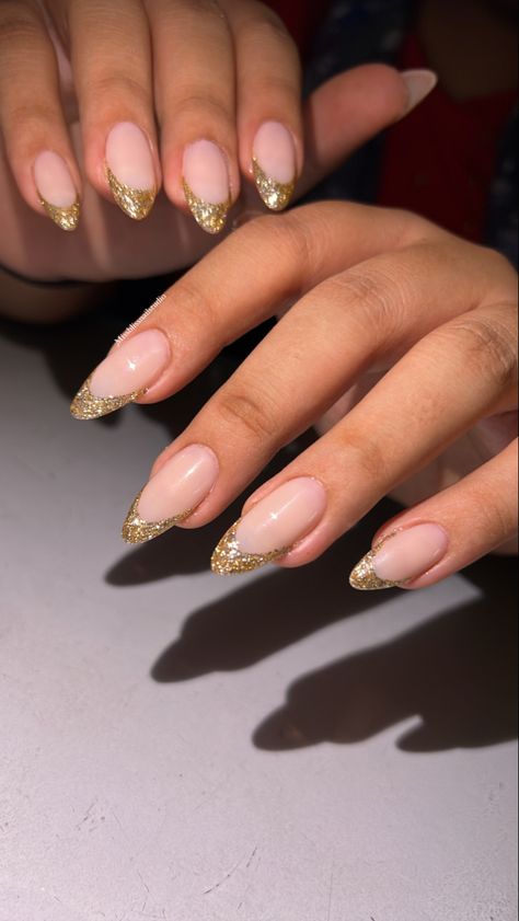 Golden Glitter French Tip Nails, Good Glitter French Tips, Gold Glitter Tips Acrylic Nails, Nail Ideas Gold Glitter, December Nails New Years, Gold Tip Nails Almond, Sparkly Gold Tip Nails, Gold Glitter Tips Nails, Simple Gold Nail Art