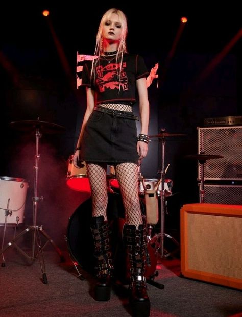 Rockstar Aesthetic Outfits, Rocker Chic Outfit, Rocker Costume, Chicas Punk Rock, Gig Outfit, Concert Outfit Rock, Rock Star Outfit, Rockstar Style, Rocker Outfit