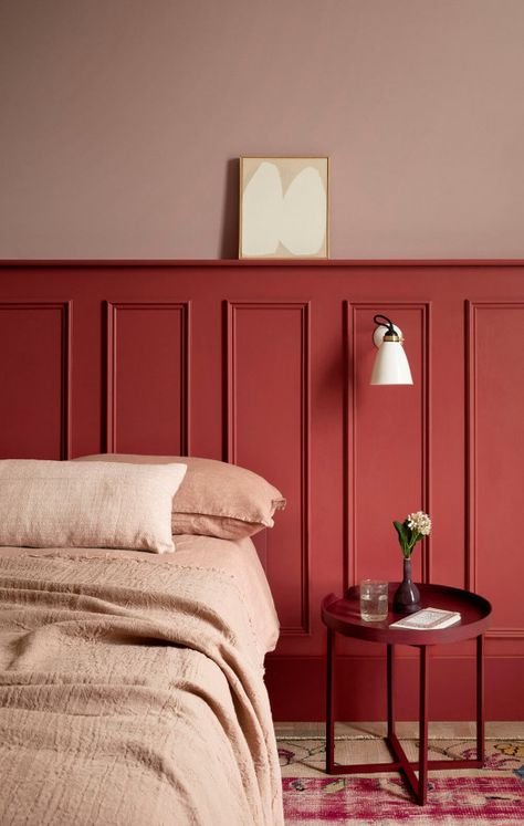 Plaster V Bedroom - Room Inspiration Paint And Paper Library, Board And Batten Wall, Bedroom Wall Paint, Paint Paper, Painted Walls, Bedroom Red, Design Del Prodotto, Red Walls, Bedroom Paint