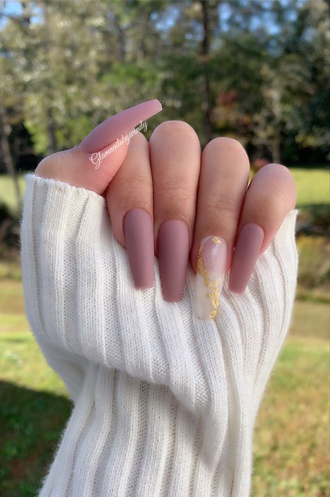 Vintage Mauve Nails, Mauve Almond Nails Design, Fall Nails 2023 Mauve, Nails Mauve Dusty Rose, November Pink Nails, Mauve Pink Nails Design, Nude Mauve Nails, Nail Ideas Mauve, Mauve Nails Acrylic