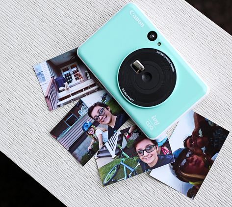 Make Summer Selfies Easy for Kids with the Canon IVY Cliq Instant Camera Review! All of the info parents need to know about the selfie ready digital camera Summer Selfies, Canon Camera Photography, Canon Ivy, Camera Frame, Full Frame Camera, Instant Film Camera, Stick Photo, Xmas List, Camera Reviews