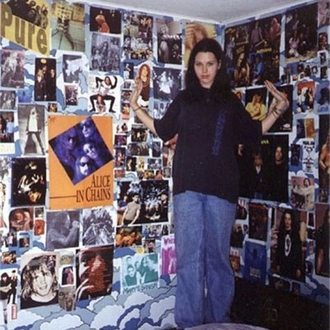 Y2K DAILY 🍒 on Instagram: “which slide would your 90s/00s room look like?” 00s Room, 90s Room, Room Grunge, Grunge Bedroom, Grunge Room, Room Deco, Indie Room, Aesthetic Rooms, Teenage Bedroom