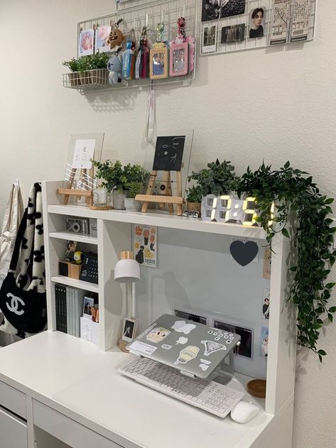 What To Put On Your Desk Aesthetic, Pretty Desk Aesthetic, Desk With Top Shelf, Korean Tv Stand, Desk Setup Aesthetic Modern, Bedroom Ideas Makeup Desk, Aesthetic Room Setup, Kpop College Dorm, Ikea Micke Desk Organization