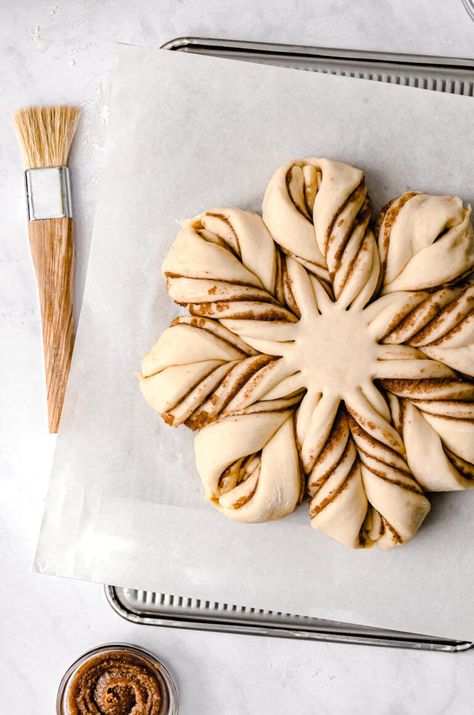 This overnight buttermilk cinnamon star bread is the perfect Christmas morning breakfast! #starbread Cinnamon Star Bread, Bread Photography, Bun Recipes, Diary Inspiration, Bakers Delight, Star Bread, Bread Sweet, Brioche Recipe, Christmas Bread