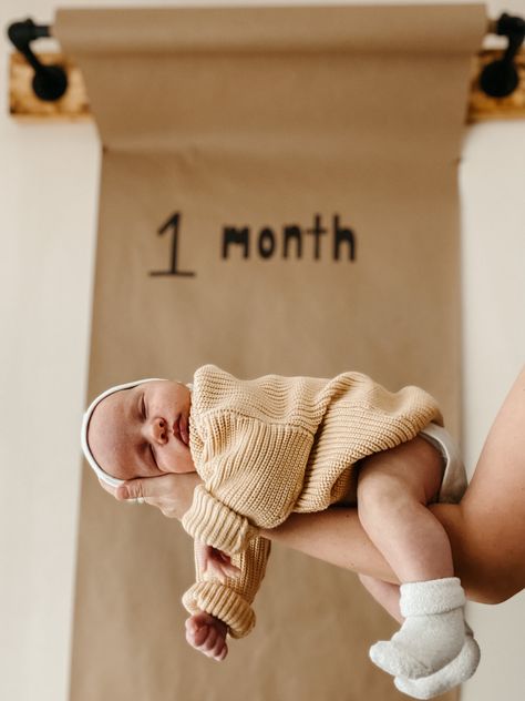 October Monthly Milestone Picture, 1 Month Shoot Ideas, Monthly Newborn Pictures, Baby 1month Photography, September Newborn Photoshoot, Ideas For 1 Month Baby Pictures, Newborn One Month Pictures, 1 Month Baby Photo Shoot, Pregnancy Monthly Photo Ideas