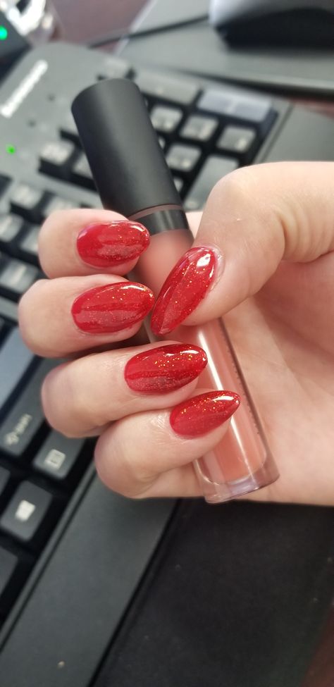 Sparkle red short oval nails Red Almond Nails With Glitter, Eras Tour Nail Ideas Red, Red Sparkly Almond Nails, Red Glitter Nails Almond, Short Red Nails With Glitter, Red Sparkle Nails Almond, Red Short Oval Acrylic Nails, Red Sparkle Acrylic Nails, Sparkly Red Nails Acrylic Short