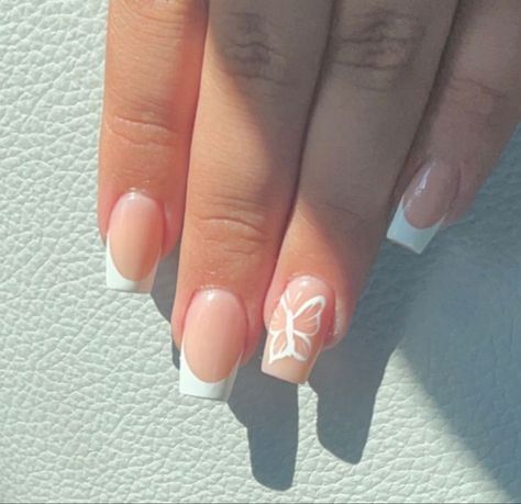 Nail Short Acrylic Ideas, Cute Short Gel Nails Butterfly, Butterfly Nails Simple Short, Nail Ideas Acrylic Butterfly, Minimalist Nails Butterfly, Cute Short Butterfly Nails, Short Coffin Butterfly Nails, Gel Nail Designs Wedding Guest, White Nails With One Finger Design