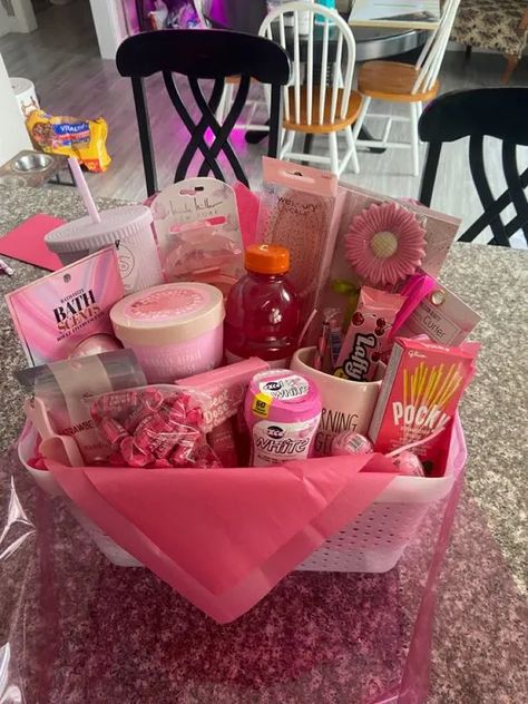 50+ Christmas Gift Basket Ideas for Friends and Family - HubPages Cute Friend Basket Gifts, Cheap Cute Birthday Gifts Friends, Xmas Basket Gift Ideas For Best Friend, Baskets To Make Your Best Friend, Gift Basket Ideas Pink Theme, Birthday Box Ideas For Best Friend Pink, Color Party Pink Basket, Bsf Birthday Basket, Pink Baskets Gifts