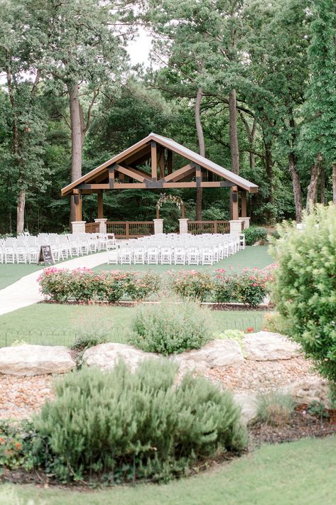 Casual Wedding Venue Ideas, Spring Venue Wedding, Wedding Venues Small Outdoor, Home Wedding Venue Ideas, Wedding Venue Landscape Design, Wedding Venue Ideas Rustic, Outdoor Covered Wedding, Outside Wedding Venues Outdoor Ceremony, Ranch Wedding Venue Ideas