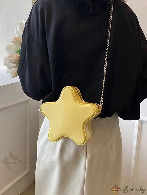 Halloween Simples, Geometric Halloween, Star Purse, Funky Purses, Mini Messenger Bag, Design Bag, Yellow Satin, Novelty Bags, Chain Design