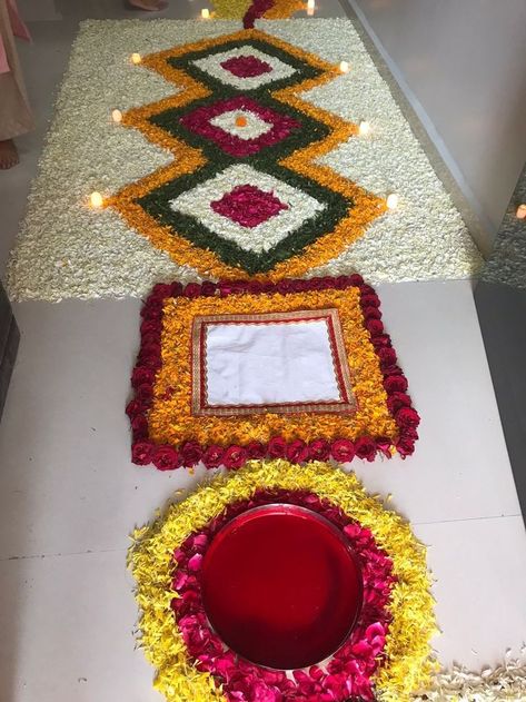 6athi Decoration, Welcome Flower Rangoli, Pagla Decoration, Tacky Decor, Welcome Rangoli, Welcome Home Decorations, Home Flower Decor, Welcome Flowers, Wedding Sign Decor