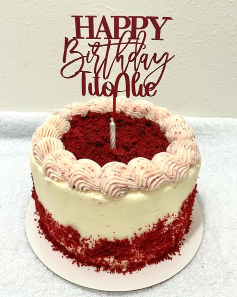 Red Velvet Cake with Cream Cheese Frosting 🤤✨ DM me to order 📩 #birthdaycake #customcakes #cake #cakes #cakestagram #cakesofinstagram #honolulusweets #oahusweets #honoluluhawaii #oahuhawaii Pretty Red Velvet Cake, Red Velvet Cake Design Birthdays, Red Cake Ideas, Red Velvet Cake Birthday, Red Velvet Cake Design, Red Velvet Cake Decoration, Red Velvet Birthday Cake, New Cake Design, 15th Birthday Cakes