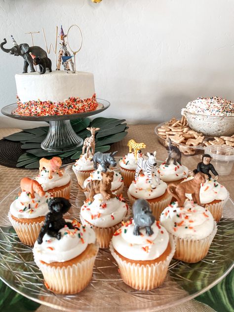 Two Wild Birthday Party Twins, Two Wild Birthday Party Cupcakes, 2nd Birthday Jungle Theme, Zoo Theme Food Party Snacks, Wild And Five Birthday Party, Three Year Old Zoo Party, Party Animal Birthday Cupcakes, Party Animal Cake Ideas, One Year Old Animal Birthday Party