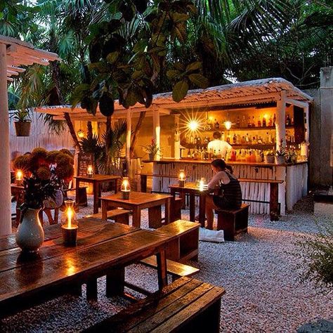 Hartwood Restaurant #inspiration en Tulum, Mex! Winery Outdoor Seating, Beer Garden Design, Outdoor Restaurant Patio, Bar Deco, Outdoor Restaurant Design, Restaurant Patio, Cafe Shop Design, Casa Vintage, Outdoor Cafe