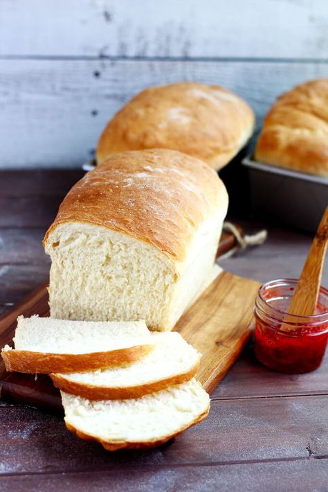 Farmhouse White Sandwich Bread - A delicious soft white bread that's perfect for sandwiches, toast and grilled cheese. An all purpose bread that you'll make over and over again. Sandwhich Bread, White Sandwich Bread, Peasant Bread, Farmhouse Bread, Beautiful Bread, Bread Ideas, Pizza Board, White Bread Recipe, Homemade Breads