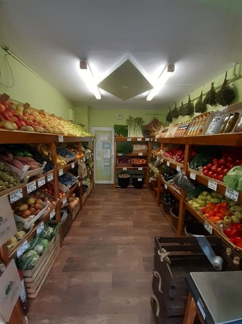 Vegetable Shop Design Ideas, Fruit And Veg Shop, Vegetable Shop, Grocery Store Design, Supermarket Design, Fruit Shop, Fresh Market, Farm Stand, Store Design Interior