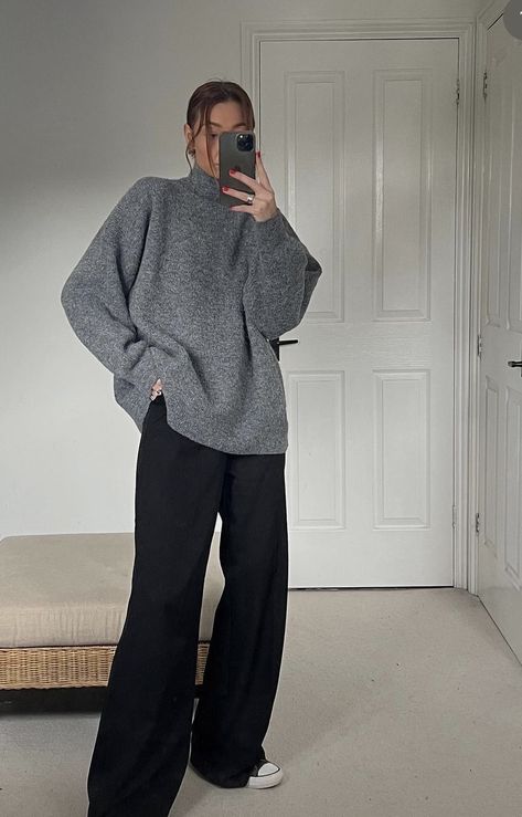 Black Pants Outfit Winter, Knit Pants Outfit, Normcore Outfits, Pants Outfit Work, Black Pants Outfit, Wide Leg Pants Outfit, Knit Sweater Outfit, Winter Pants Outfit, Turtleneck Outfit