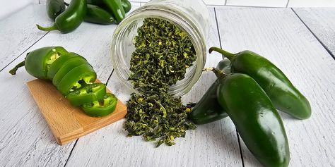 How to Dehydrate Jalapeno Peppers Dehydrating Jalapenos, Ancho Peppers, Dehydrator Ideas, Dehydrating Recipes, Dehydrating Food Storage, Hot Pepper Recipes, Drying Fresh Herbs, Dehydrating Food, Dehydrated Foods