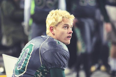 Joe Burrow Sitting On Bench, Joe Burrow Blonde, Joe Burrow High School, Joe Burrow Long Hair, Joe Burrow Rares, Joe Burrow Girlfriend, Football Bf, Joe Shiesty, Joseph Lee