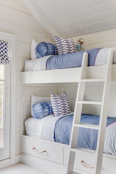 Coastal bedroom with bunk beds and fun fushy patterned pillows Diy Home Staging, Bunk Bed Rooms, Triple Bunk Beds, Modern Bunk Beds, White Bunk Beds, Bunk Beds Built In, Built In Bunks, Bunk Rooms, Bunk Beds With Stairs