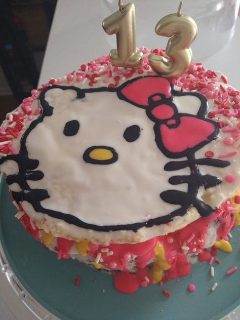 Cake Designs Hello Kitty, Hello Kitty Round Cake, Cake Ideas Hello Kitty, Hello Kitty Cakes Birthday, Hello Kitty Cake Ideas Birthdays, Hello Kitty Heart Cake, Cake 13th Birthday, Gateau Hello Kitty, Hello Kitty Cake Birthday