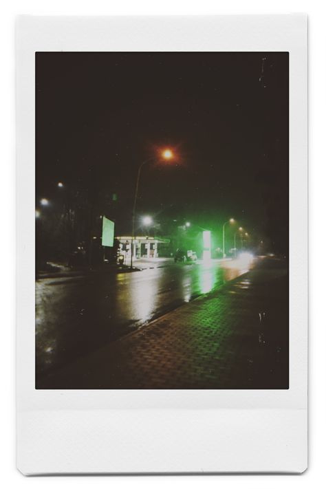 Instax Aesthetic, Film Style Photography, Retro Polaroid, Road At Night, Photo Lights, Instax Film, Polaroid Photography, Polaroid Photo, Film Pictures