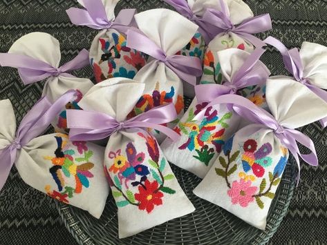 Goodie bags Mexican Party Favors, Mexican Quinceanera, Mexican Baby Shower, Mexican Birthday Parties, Mexican Themed Weddings, Plantain Recipes, Mexican Fiesta Party, Mexican Birthday, Fiesta Wedding