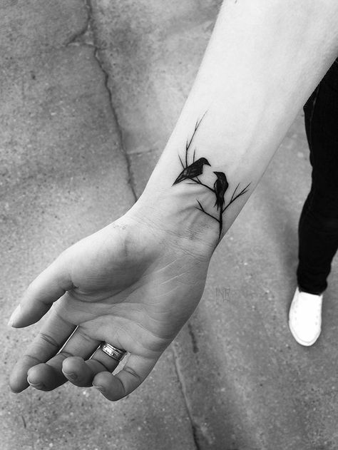 Polish Tattoo Artist Shows The Beauty Of Imperfection With Her Sketch Tattoos (10+ Pics) Rabe Tattoo, Polish Tattoos, Bird Tattoo Wrist, Tato Henna, Wrist Tattoos For Guys, Crow Tattoo, Men Tattoos, Cat Tattoos, Raven Tattoo