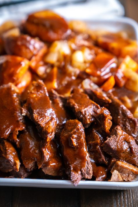 Beefy Onion Pot Roast, Balsamic Pot Roast Instant Pot, Balsamic Chuck Roast Crock Pot, Slow Cooker Balsamic Pot Roast, Pot Roast With Balsamic Vinegar, Balsamic Onions, Easy Meat Recipes, Meat Casserole, Crockpot Roast