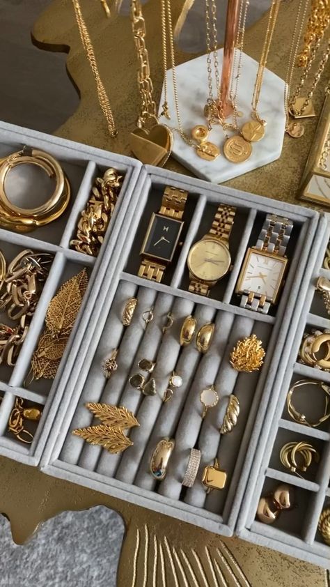 Jewellery organisation | Antique jewelry, Vintage jewelry, Jewelry organization Big Jewelry Organizer, Old Fashion Jewelry, Jewelers Organization, Jewellery Storage Aesthetic, Jewlwey Organizer, Jewlerie Organization, Jewellery Box Aesthetic, Jewelry Collection Aesthetic, Organising Jewellery