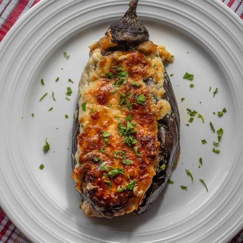 Turkish Stuffed Eggplant, Turkish Eggplant Recipes, Greek Eggplant, Eggplant Recipes Healthy, Mediterranean Foods, Greek Cheese, Stuffed Eggplant, Eggplant Dishes, Summer Recipes Dinner